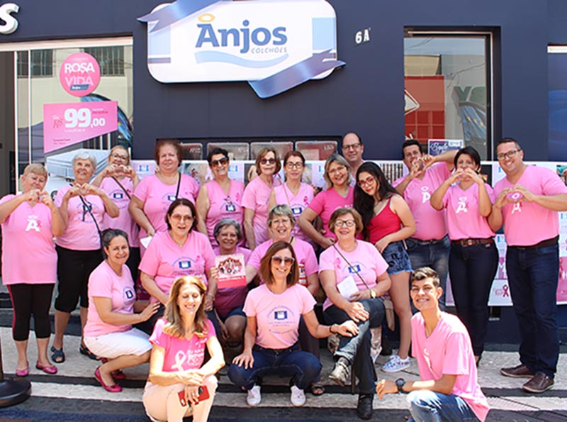 Anjos Colchões celebra um ano com conscientização do Outubro Rosa