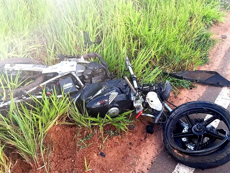 Motociclista morre após bater em caminhão em vicinal no interior de SP