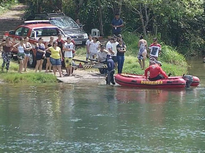 Bombeiros encontram corpos de criança e pescador que se afogaram no Rio Paranapanema