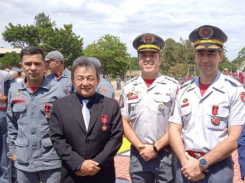 Prefeito de Paraguaçu Paulista recebe medalha Centenário do Corpo de Bombeiros