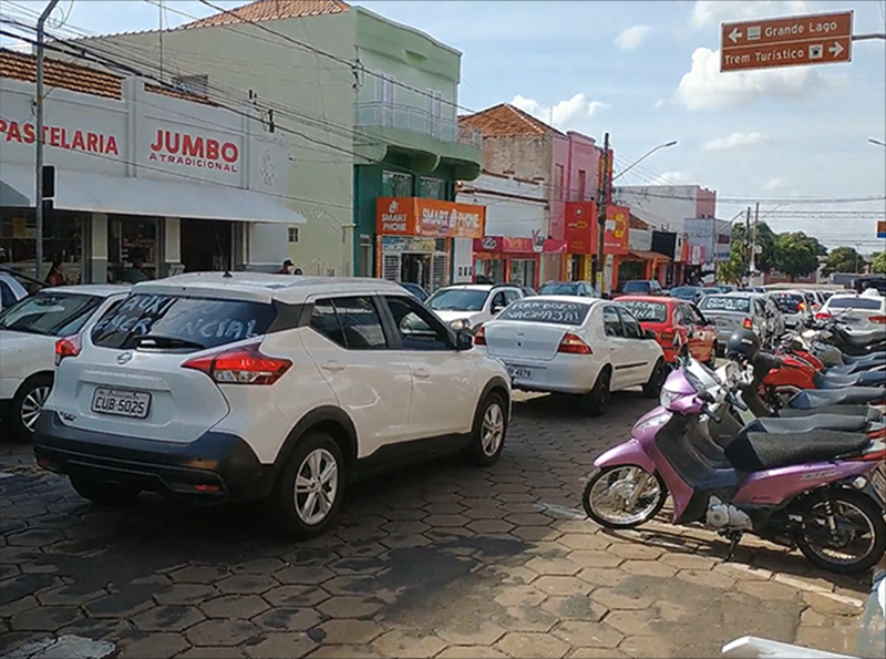 Paraguaçuenses realizam manifestação contra Bolsonaro na tarde deste sábado