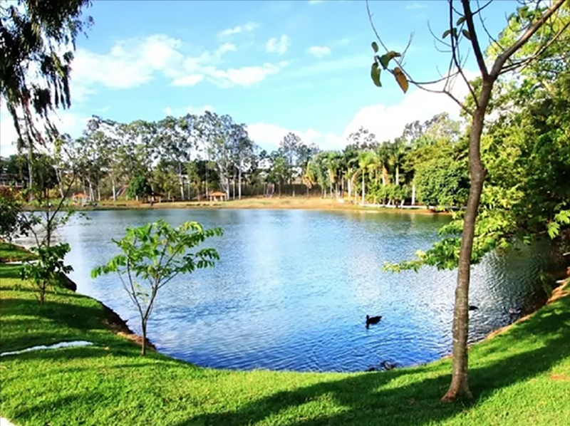 Homem morre afogado em lago onde é proibido nadar em Ourinhos