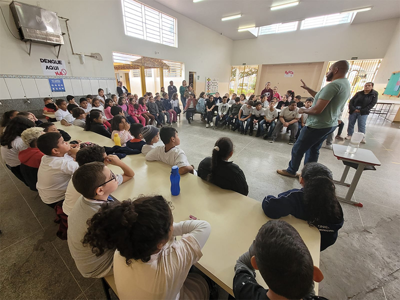 Agentes de Combate a Endemias dão orientações sobre escorpiões e dengue em escola de Paraguaçu