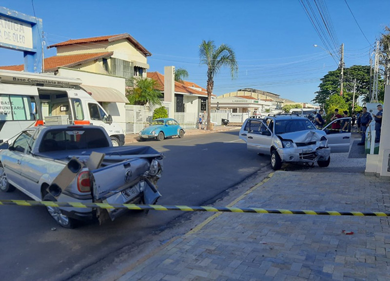 Motorista perde o controle do carro ao sofrer princípio de infarto em Tupã