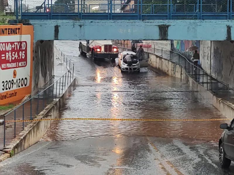 Chuva provoca pontos de alagamento em Assis e vias são interditadas