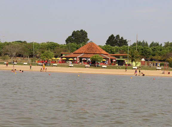 Calor aumenta procura em rios e balneários e eleva riscos de afogamentos