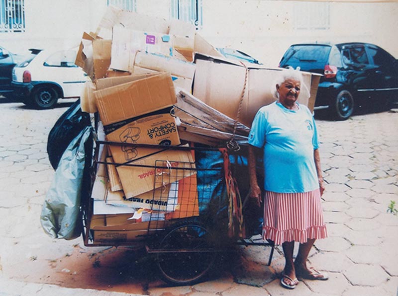 Com 82 anos de idade, Dona Antônia fez história catando papelão em Paraguaçu Paulista