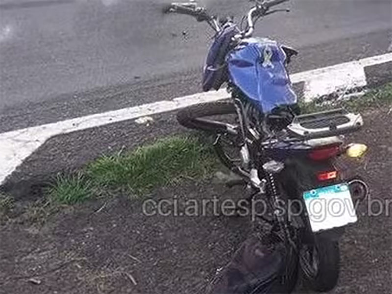 Motociclista morre após colisão com carreta na Castello Branco em Itatinga