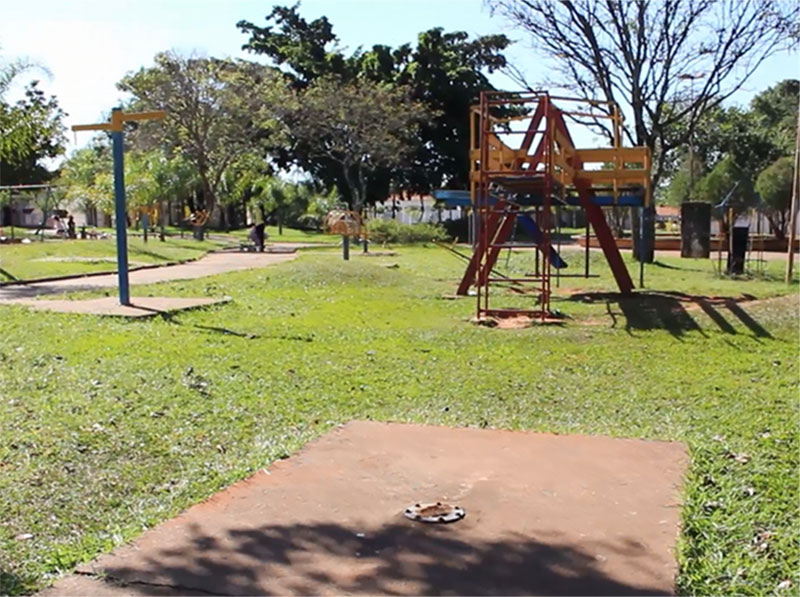 Brinquedos sem manutenção em praça causam riscos a crianças em Paraguaçu