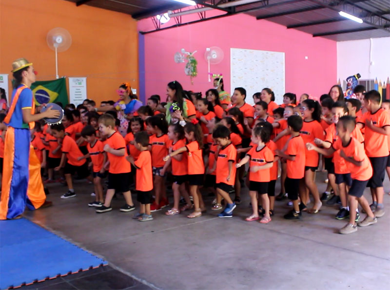 DIA DO CIRCO - Escola Lápis de Cor promove tarde de diversão com os alunos