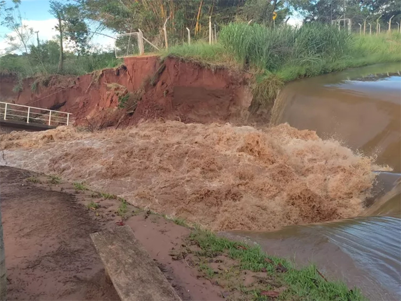 Balneário se rompe após chuva intensa em Quatá