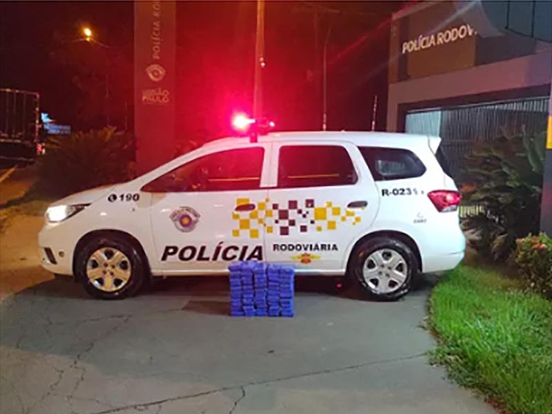 Dupla é presa com quase 60 tabletes de maconha escondidos em porta-malas de carro em Florínea