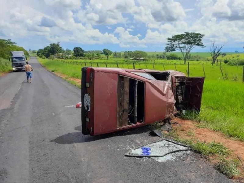 Capotamento deixa um morto em estrada vicinal de Iacri