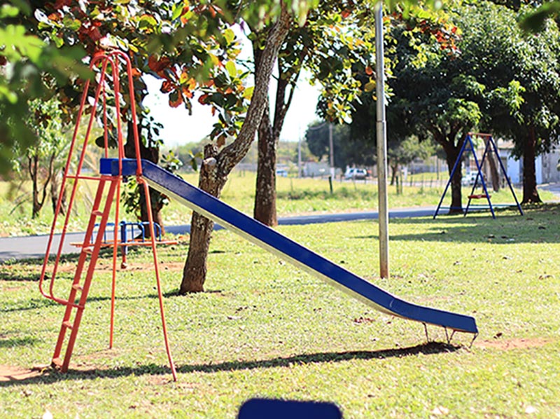 Prefeitura instala playground e academia ao ar livre na Praça do Jardim Bela Vista