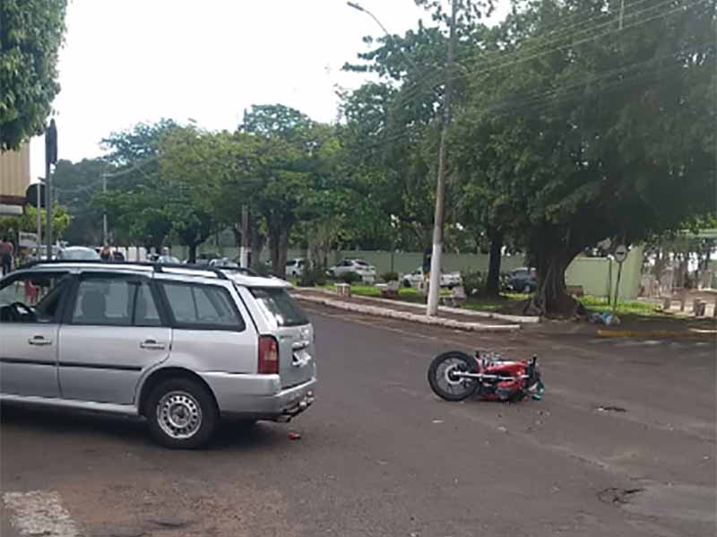 Jovem fica ferido após se envolver em acidente na Av. Siqueira Campos