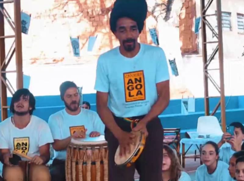 Escola Municipal Cleia Caçapava Silva promove Mostra Cultural com exposição e roda de capoeira