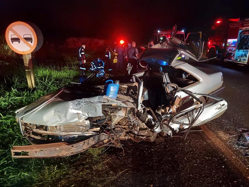 Homem morre após batida frontal causada por ultrapassem em local proibido em Santa Cruz do Rio Pardo