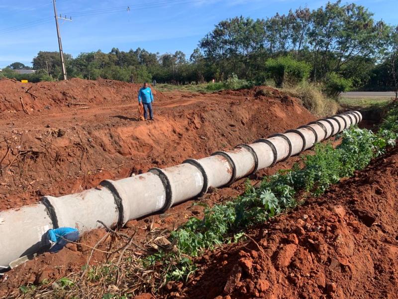 Prefeitura inicia instalação de sistema de drenagem na Rua Jerônimo Vieira, no Jardim Bela Vista