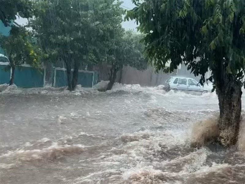 Temporal causa pontos de alagamentos em Martinópolis