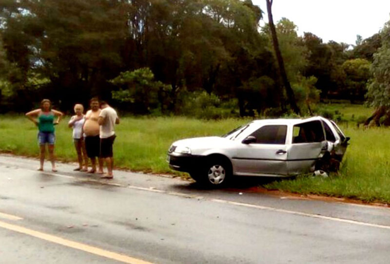 Por causa da chuva, veículos se envolvem em acidente em Paraguaçu Paulista