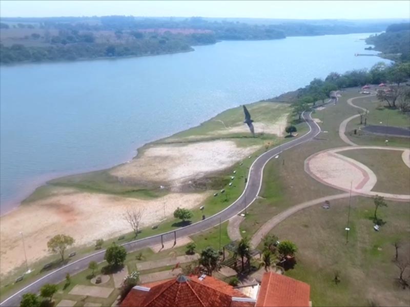 Grande Lago de Paraguaçu Paulista é opção de lazer para curtir os dias de calor