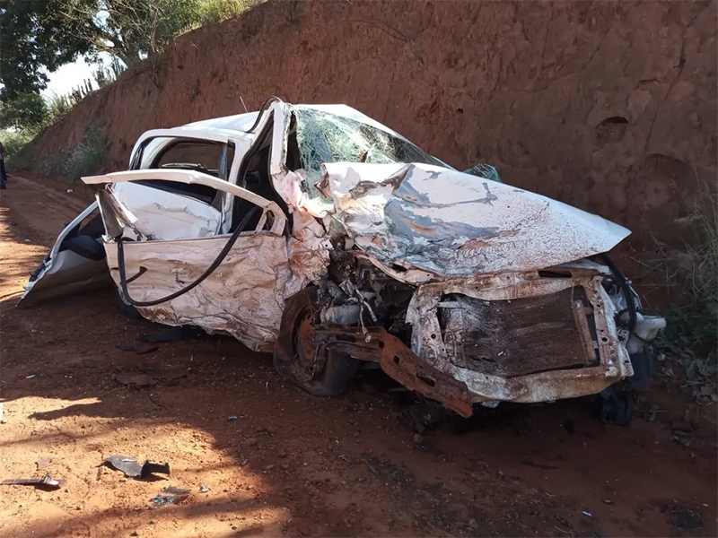 Colisão frontal entre dois carros mata três pessoas na Rodovia João Fiorilo, em Rinópolis