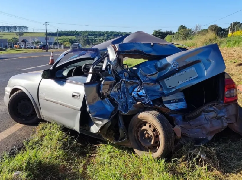 Motorista de carro envolvido em acidente com caminhão morre ao sofrer infarto no hospital em Bastos