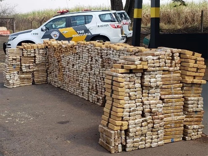 Polícia apreende quase 2 toneladas de maconha em rodovia do interior de SP