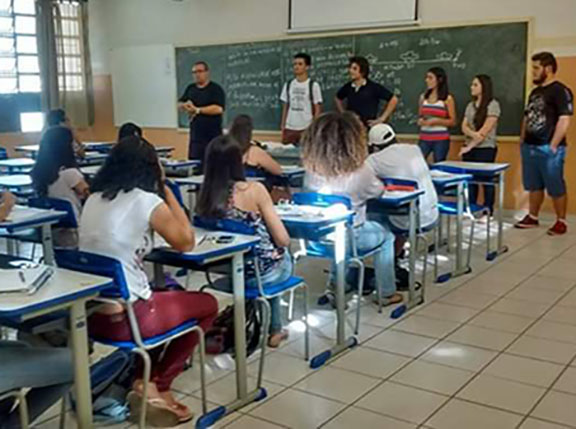 Curso pré vestibular do Programa Escola da Família do GEP oferece oportunidades a estudantes