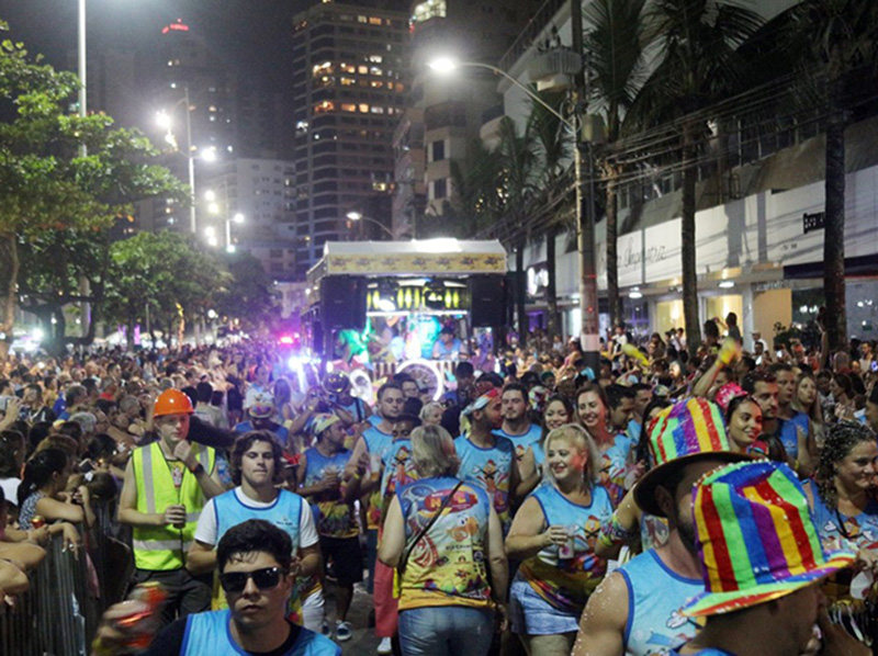 Vamos curtir o Carnaval em Balneário Camboriú? Vai sair excursão de Paraguaçu