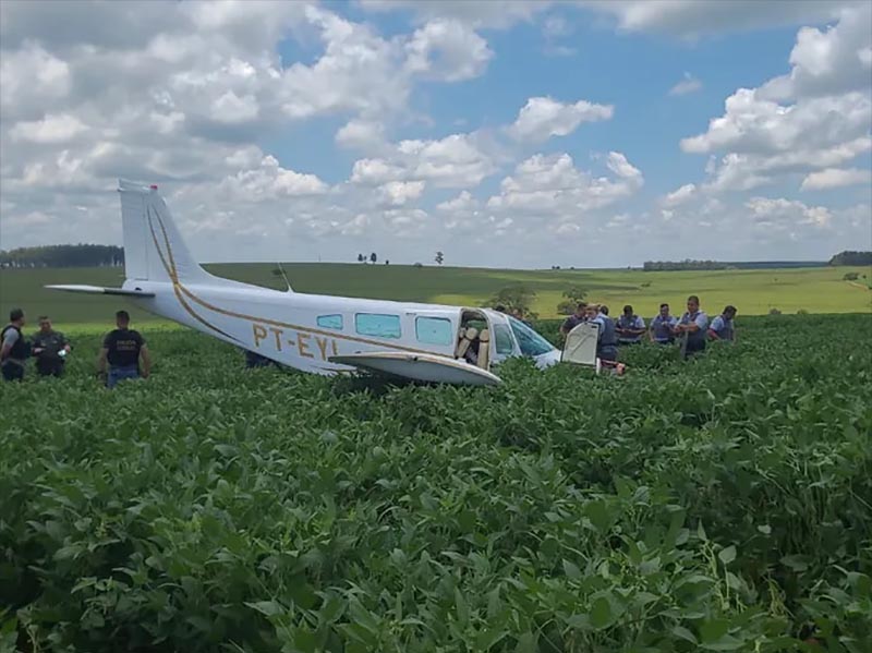 PF prende piloto de avião que levava mais de 500 kg de cocaína em Santa Cruz do Rio Pardo