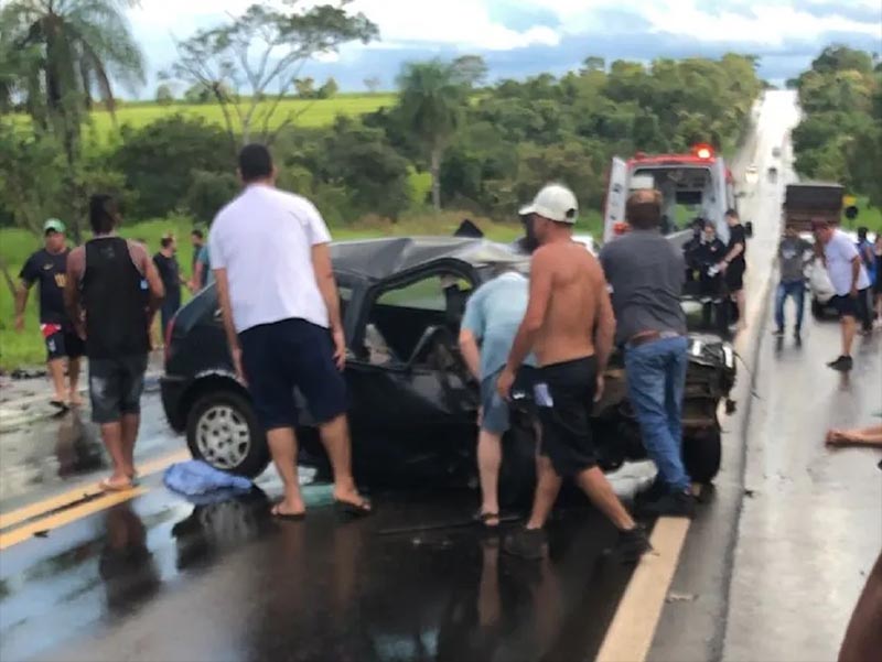 Acidente mata bebê de 6 meses e deixa cinco feridos em rodovia de Iacanga