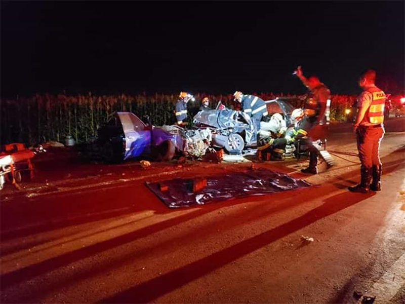 Quatro pessoas morrem em acidentes entre dois carros e um caminhão na Rodovia Jorge Bassil Dower