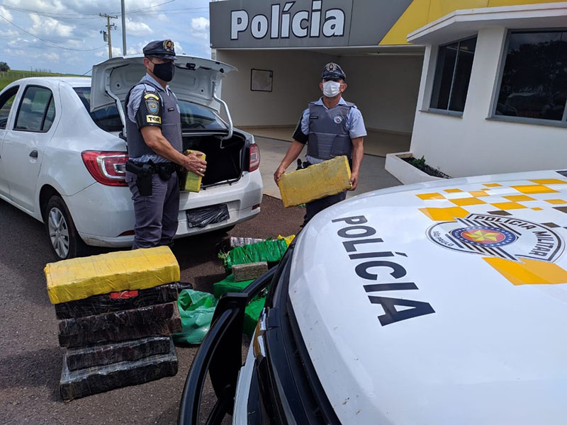 Carga de maconha é apreendida dentro de carro abordado na Rodovia Raposo Tavares, em Rancharia