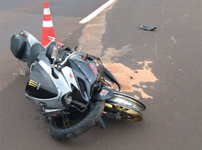 Motociclista fica ferido após se envolver em acidente na rodovia, em Maracaí