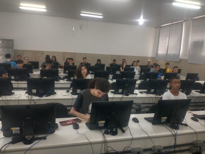 Tem início as aulas do curso de Operador de Microcomputador