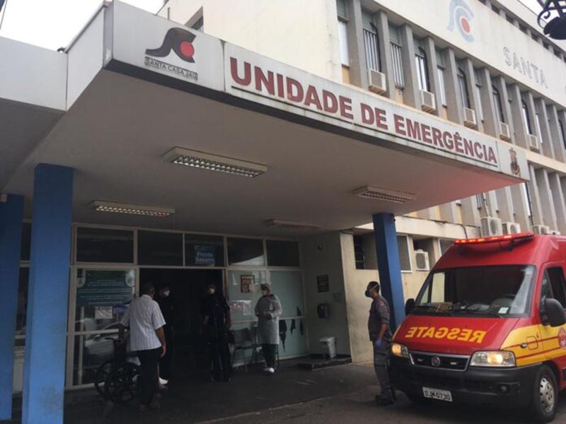 Criança de 4 anos é atingida com facada por mãe durante briga com companheiro em Jaú