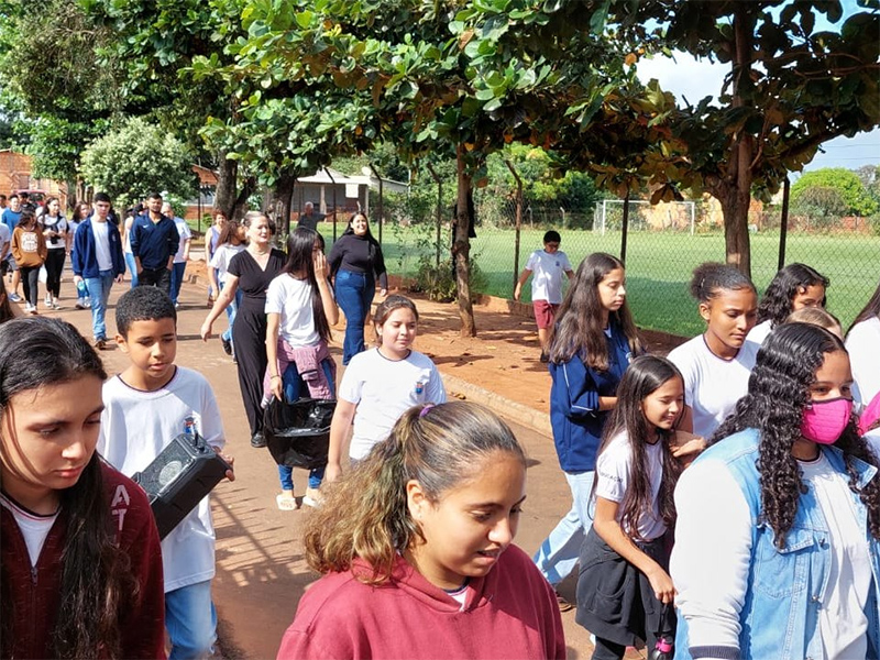 Escola Ivony realiza passeata contra a dengue em Conceição de Monte Alegre