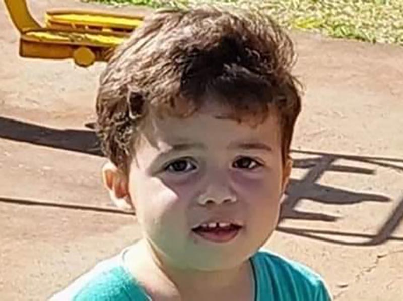 Bebê de 2 anos morre eletrocutado depois de achar fio no chão e colocá-lo na tomada em Assis