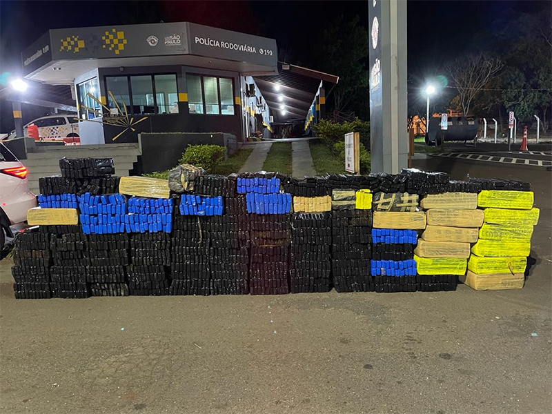 Polícia Rodoviária prende motorista com quase  2 toneladas de maconha em Assis