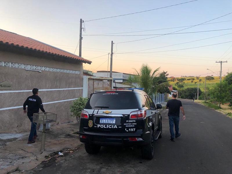 Polícia prende jovens suspeitos de espancar homem encontrado ferido em terreno de Marília