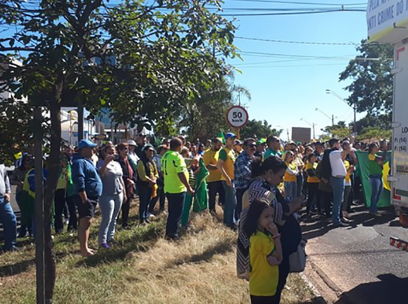 Manifestantes fazem ato em apoio ao governo Bolsonaro na região