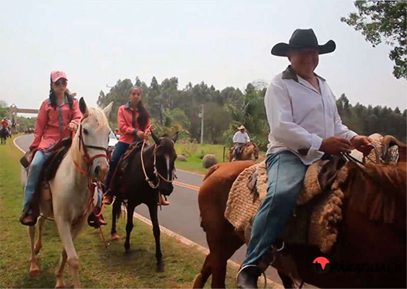 Cavalgada em Lutécia reúne comitivas de toda a região