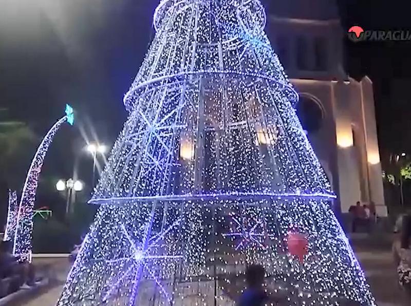 Você já foi ver a decoração de natal da Praça da Matriz?