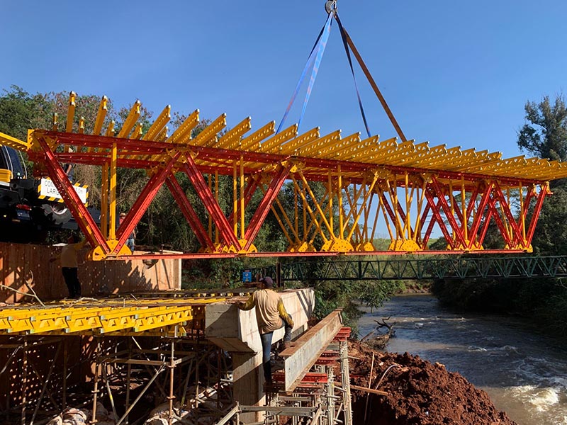 Ponte da Roseta começa a receber a estrutura antes do processo de concretagem