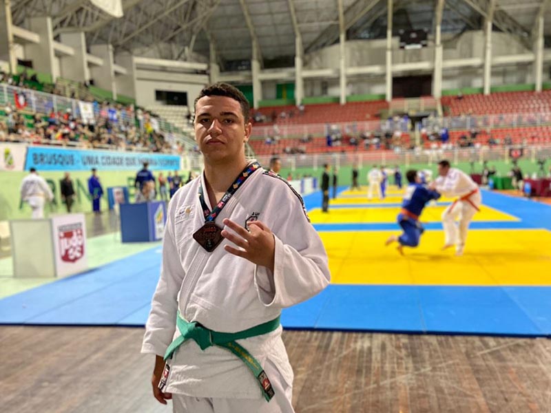 Paraguaçuense Murilo Pincerati conquista medalha de bronze no Meeting Interestadual de Judô em SC