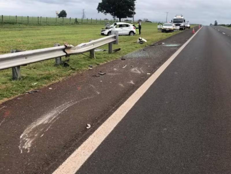 Mulher morre após ser arremessada de carro durante capotamento na Raposo Tavares, em Rancharia