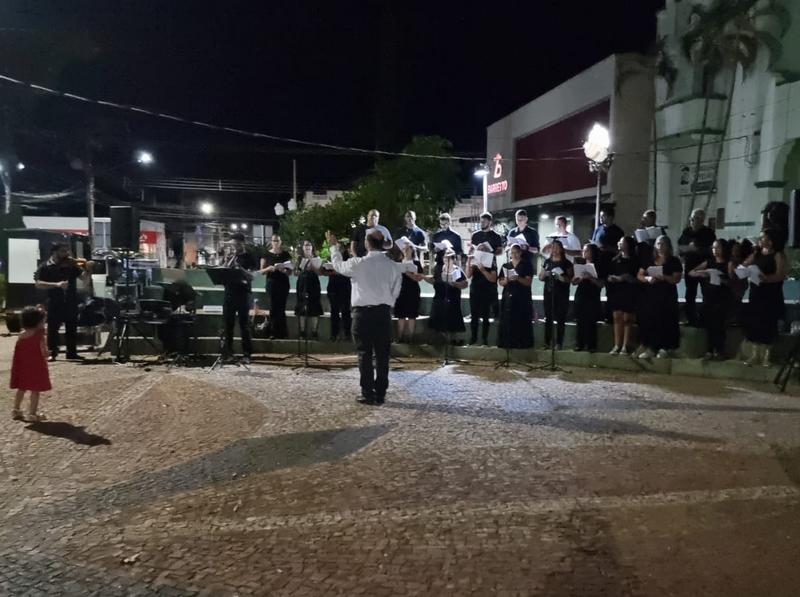 Concerto de Natal encanta paraguaçuenses