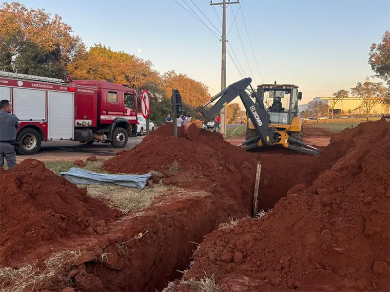 Trabalhador morre após ser soterrado em obra de rede de esgoto em Bariri