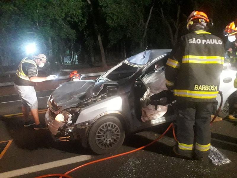 Motorista fica ferida após atropelar cavalo solto em rodovia de Tupã